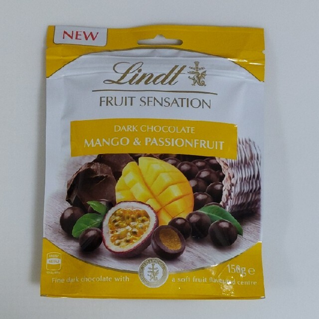 Lindt(リンツ)のリンツ　センセーションフルーツマンゴー＆パッションフルーツ 食品/飲料/酒の食品(菓子/デザート)の商品写真