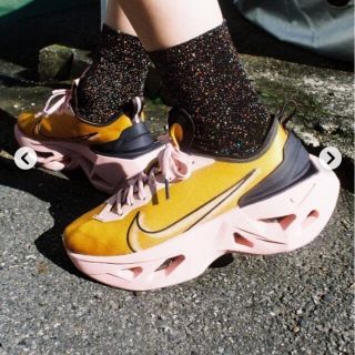 ナイキ(NIKE)のNIKE ウィメンズ ズーム X ヴィスタ ゴールド 箱なし新品未使用(スニーカー)