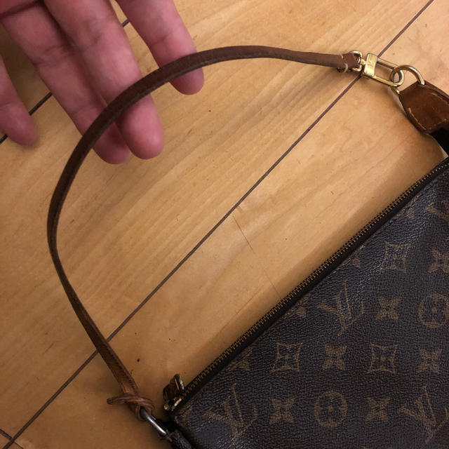 LOUIS VUITTON(ルイヴィトン)のルイヴィトン　モノグラム　アクセサリーポーチ レディースのバッグ(ハンドバッグ)の商品写真