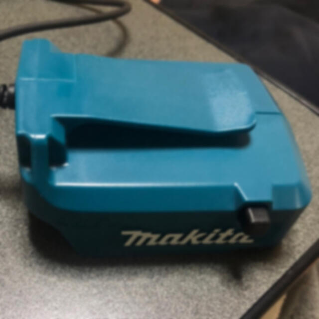 Makita(マキタ)のマキタ冷風ジャケット用バッテリーホルダー スマホ/家電/カメラのスマートフォン/携帯電話(バッテリー/充電器)の商品写真