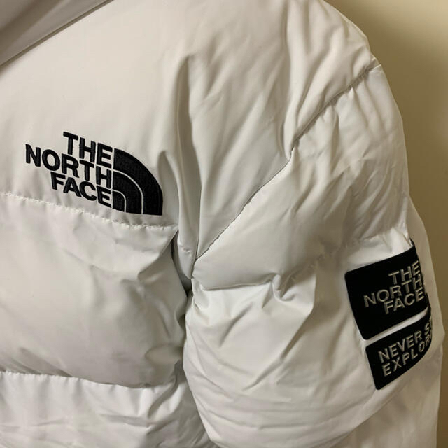 THE NORTH FACE(ザノースフェイス)の【日本未発売】NORTH FACE ノースフェイス　ホワイトダウン　レディースS レディースのジャケット/アウター(ナイロンジャケット)の商品写真