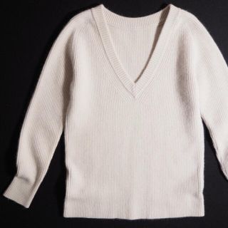 ドゥーズィエムクラス(DEUXIEME CLASSE)の美品 ドゥーズィエムクラス 後ろＶネック ウールアンゴラニット(ニット/セーター)