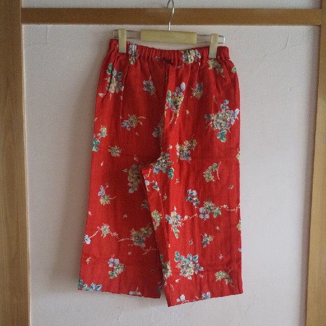 専門になりました。タグつきIKUKO赤系花柄パジャマ半袖半ズボン２M～ レディースのルームウェア/パジャマ(パジャマ)の商品写真