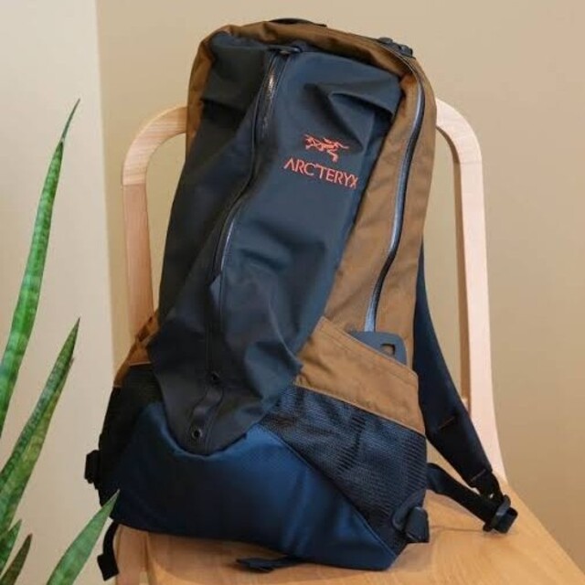 今だけ送料無料 ARC´TERYX ARRO 22 BEAMS別注 クレイジーカラー メンズ