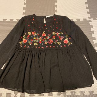 ザラ(ZARA)のZARA 刺繍 トップス ブラック(シャツ/ブラウス(長袖/七分))