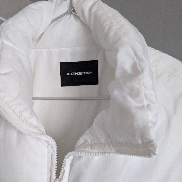 fekete　ダウンジャケット　白　韓国ブランド　ストリートファッション レディースのジャケット/アウター(ダウンジャケット)の商品写真