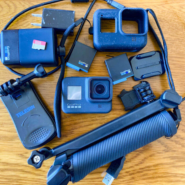 GoPro(ゴープロ)の⚡️Gopro hero8⚡️美品！付属品多数！充電器&バッテリー2つ付き！！ スマホ/家電/カメラのカメラ(ビデオカメラ)の商品写真