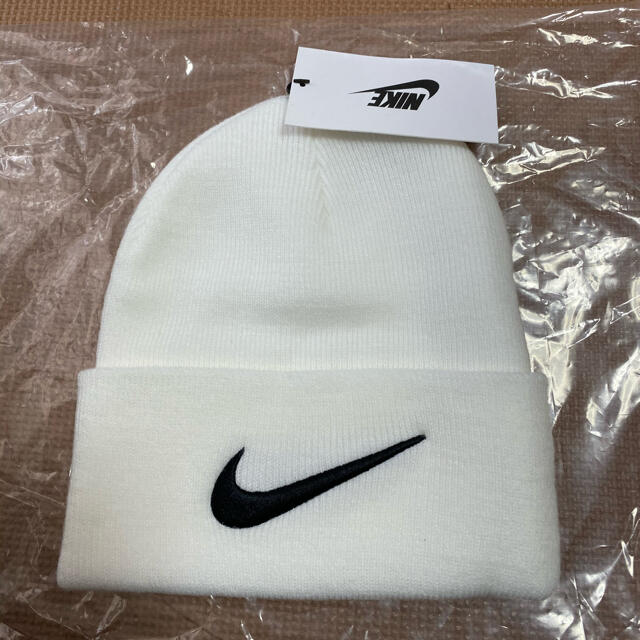 STUSSY(ステューシー)のstussy nike white beanie メンズの帽子(ニット帽/ビーニー)の商品写真