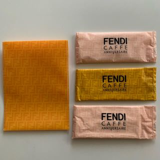 フェンディ(FENDI)のFENDIコラボカフェ♡マスクケース♡アニヴェルセル フェンディ (ノベルティグッズ)