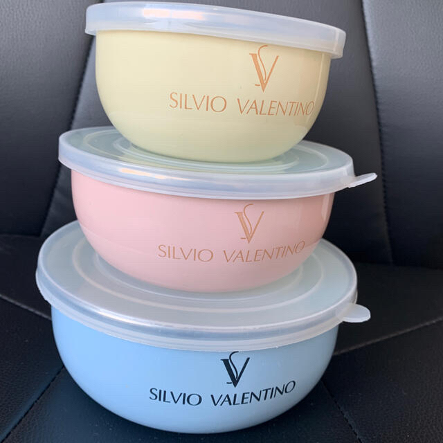 VALENTINO(ヴァレンティノ)のSILVIO VALENTINO ホーロー保存ボール　新品　３個セット インテリア/住まい/日用品のキッチン/食器(収納/キッチン雑貨)の商品写真