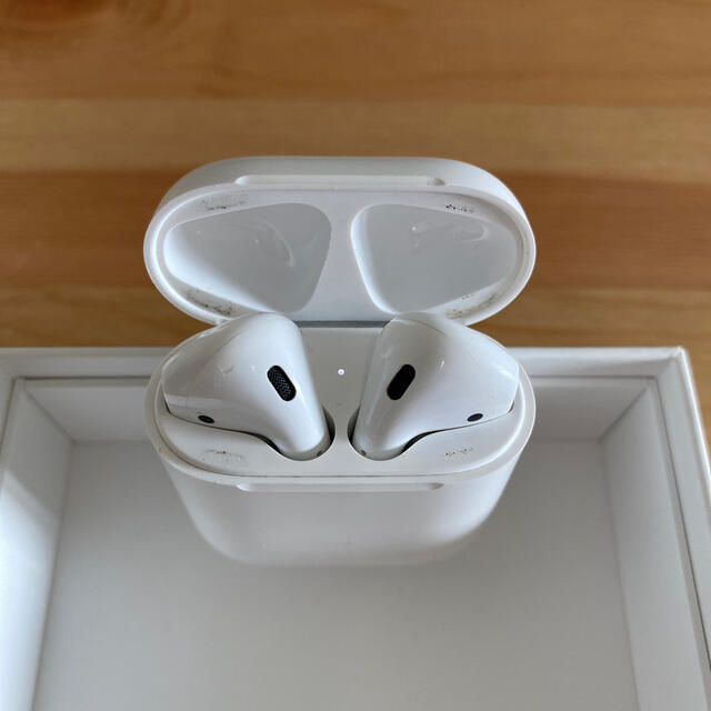 AirPods with Charging Case 2