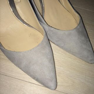 ザラ(ZARA)のZARA ライトグレー パンプス(ハイヒール/パンプス)