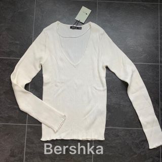 ベルシュカ(Bershka)の新品未使用♡Bershka裾メロウVネックリブニット(ニット/セーター)