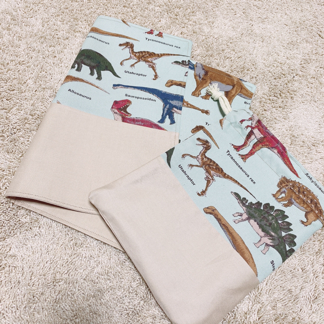 たむ★様　専用　ハンドメイド　入園入学グッズ　恐竜　セット　レッスンバッグ ハンドメイドのキッズ/ベビー(外出用品)の商品写真