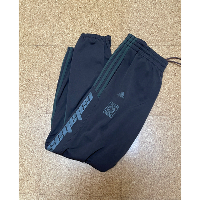 adidas(アディダス)のadidas Yeezy Calabasas Track Pant メンズのトップス(ジャージ)の商品写真