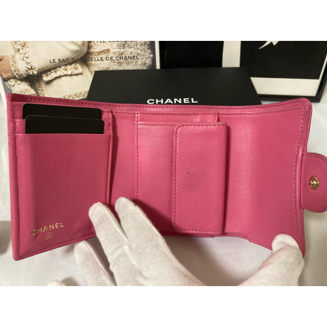 CHANEL(シャネル)の【27番台】CHANEL シャネル ミニ財布 三つ折り シェブロン Vステッチ レディースのファッション小物(財布)の商品写真