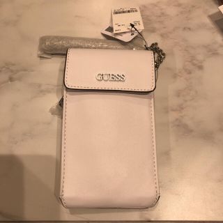 ゲス(GUESS)の新品タグ付き　guess ショルダーバッグ  モバイルケース　(モバイルケース/カバー)