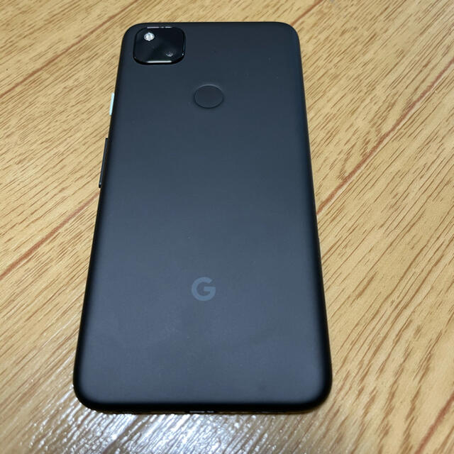 Google Pixel(グーグルピクセル)のPixel4a Just Black 128GB、純正ケース付き SIMフリー スマホ/家電/カメラのスマートフォン/携帯電話(スマートフォン本体)の商品写真