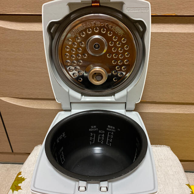 三菱電機(ミツビシデンキ)の三菱IHジャー炊飯器13年製　炭炊窯 スマホ/家電/カメラの調理家電(炊飯器)の商品写真