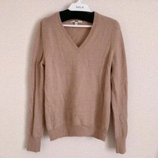 ユニクロ(UNIQLO)のユニクロ カシミヤVネックニット セーター　くすみピンク(ニット/セーター)