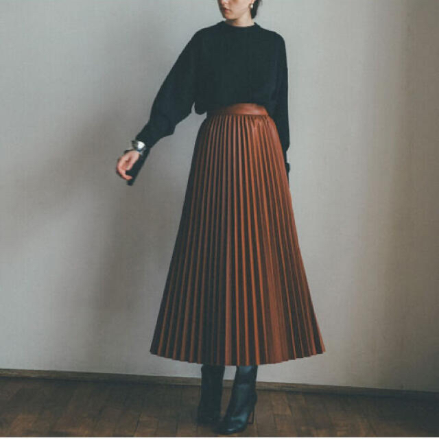 ENFOLD(エンフォルド)のCLANE  ACCORDION PLEAT LEATHER SKIRT タグ付 レディースのスカート(ロングスカート)の商品写真