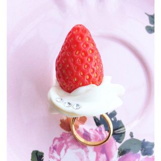 キューポット(Q-pot.)の 2点以上割引！お値下げ可能❣🍓いちごと生クリーム指輪💍(リング(指輪))