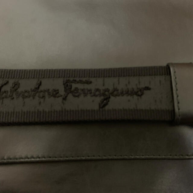 Salvatore Ferragamo(サルヴァトーレフェラガモ)のフェラガモ アンティーク レザーショルダーバッグ メンズのバッグ(ショルダーバッグ)の商品写真