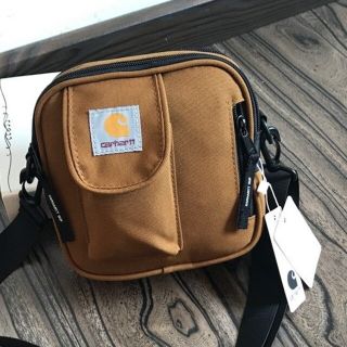 カーハート(carhartt)のカーハートショルダーバッグ　ブラウン　外タグ内タグつき　新品未使用(ショルダーバッグ)