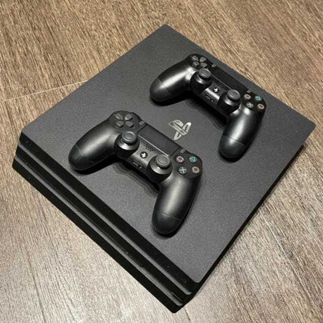 PS4pro CUH-7000B本体、コントローラー×2