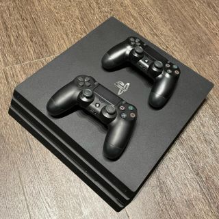 プレイステーション4(PlayStation4)のPS4pro CUH-7000B本体、コントローラー×2(家庭用ゲーム機本体)