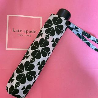 ケイトスペードニューヨーク(kate spade new york)の【新品】ケイトスペード　kate spade 折りたたみ傘　折り畳み傘　雨傘(傘)