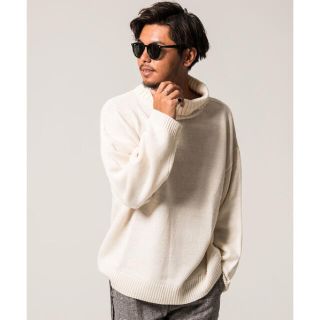 ザラ(ZARA)のオーバーサイズ　タートルネック　ニット　セーター　ビッグシルエット　白　ZARA(ニット/セーター)