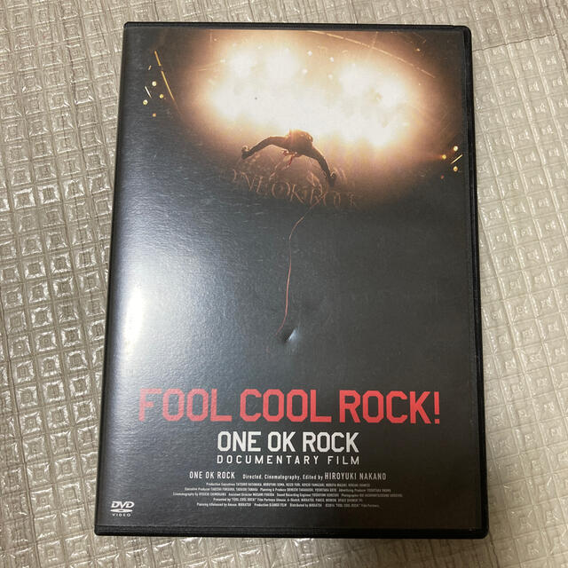 ONE OK ROCK(ワンオクロック)のFOOL　COOL　ROCK！　ONE　OK　ROCK　DOCUMENTARY　 エンタメ/ホビーのDVD/ブルーレイ(ミュージック)の商品写真