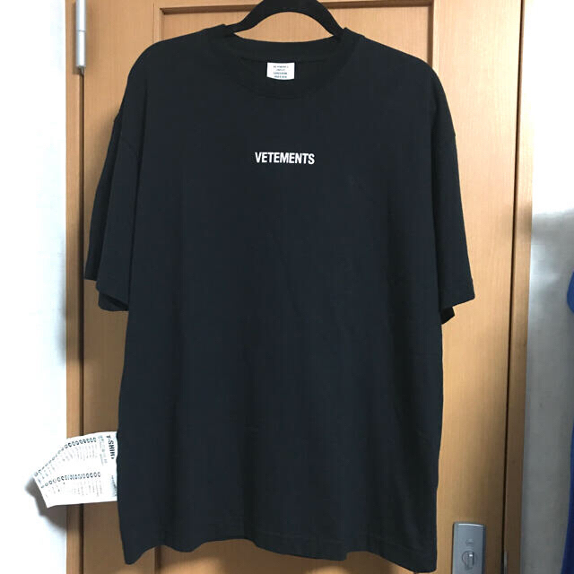 VETEMENTS ロゴTシャツ