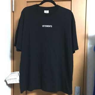 VETEMENTS ロゴTシャツ(Tシャツ/カットソー(半袖/袖なし))