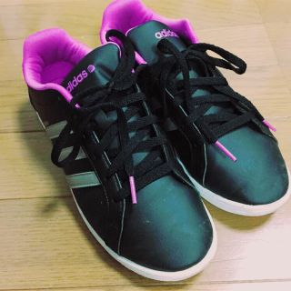 アディダス(adidas)のadidasスニーカー(スニーカー)