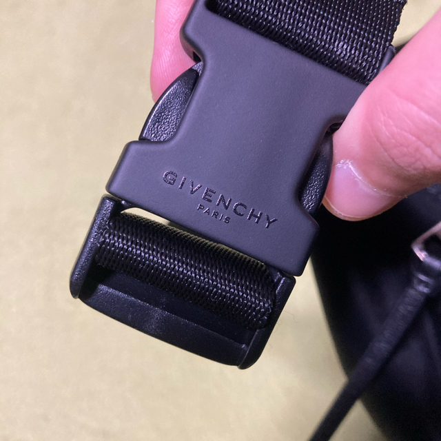 GIVENCHY ウエストバッグ　ウエストポーチ 2