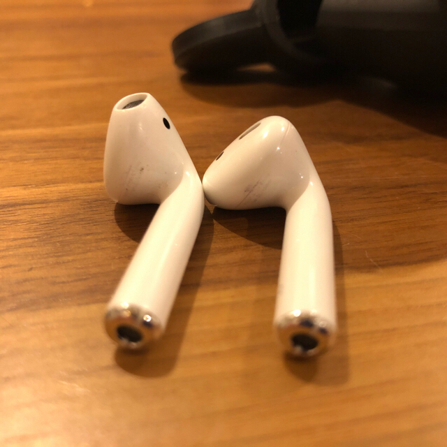 AirPods Apple 純正   シール付き 1