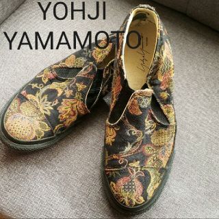 ヨウジヤマモト(Yohji Yamamoto)のYOHJI YAMAMOTO　刺繍スリッポンスニーカー(スリッポン/モカシン)