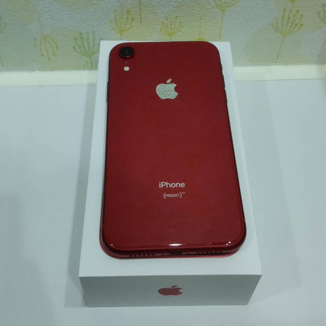 iPhone XR 128GB RED 赤　【美品】のサムネイル