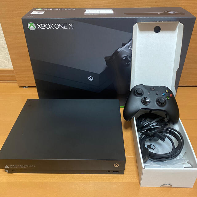 Xbox One X 本体