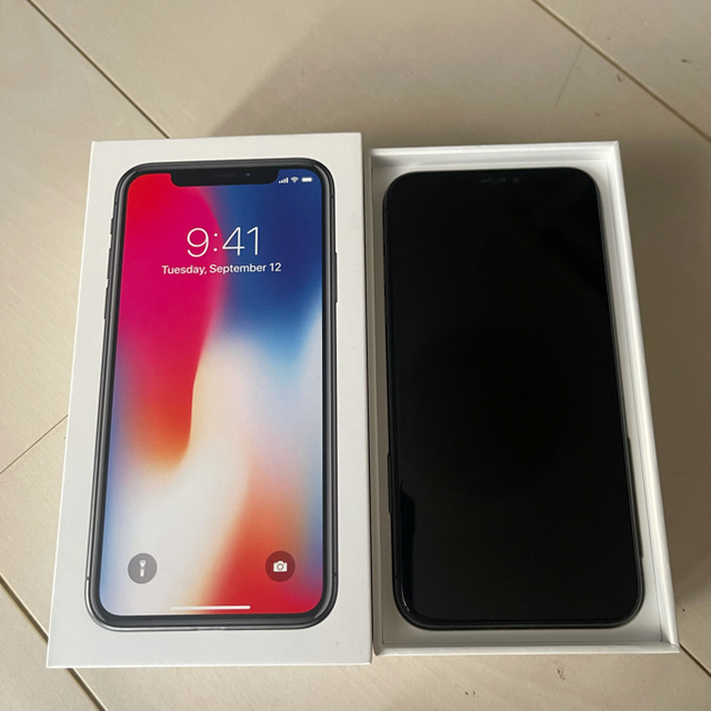 iPhone X 256GB SIMフリー 本体とおまけ付き