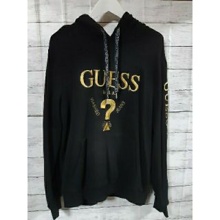 ゲス(GUESS)の美品☆GUESSパーカー スウェット エンボスロゴ ブラック×ゴールド ゲス (パーカー)