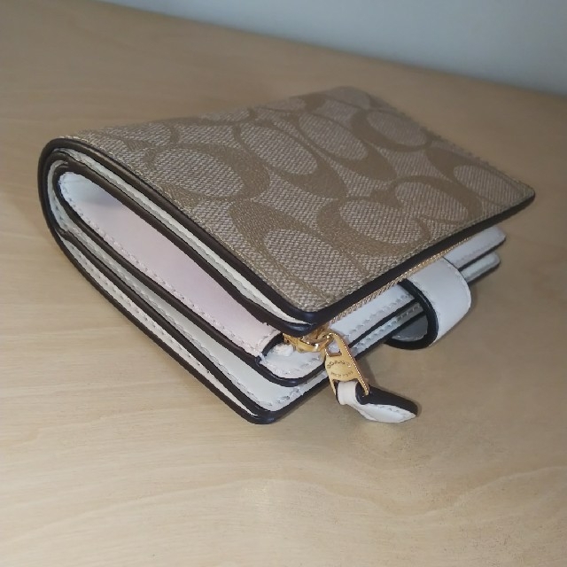 COACH(コーチ)の【COACH】新品・未使用 二つ折り財布 レディースのファッション小物(財布)の商品写真