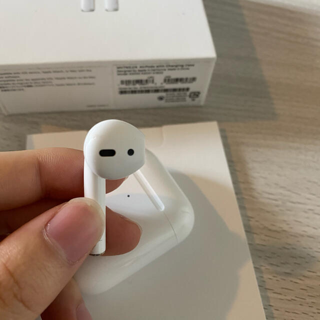 Apple(アップル)のAirPods2 ワイヤレス充電なし スマホ/家電/カメラのオーディオ機器(ヘッドフォン/イヤフォン)の商品写真