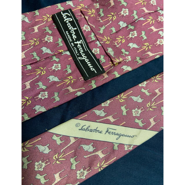 Salvatore Ferragamo(サルヴァトーレフェラガモ)のサルバトーレフェラガモ 動物柄 イタリア製　高級ネクタイ 2 メンズのファッション小物(ネクタイ)の商品写真