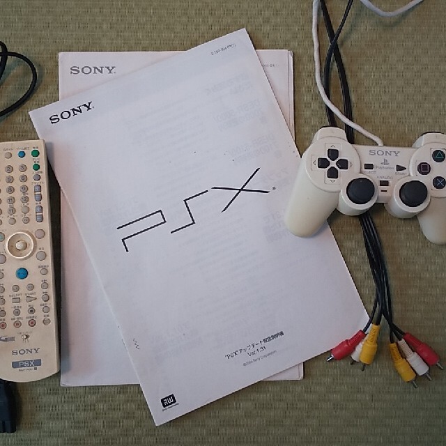 SONY(ソニー)のSONY PSX DESR-7000本体＋PS2ソフト3本 エンタメ/ホビーのゲームソフト/ゲーム機本体(家庭用ゲーム機本体)の商品写真