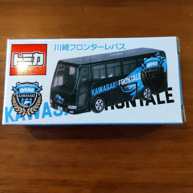 Takara Tomy(タカラトミー)の川崎フロンターレ　トミカ　川崎フロンターレバス スポーツ/アウトドアのサッカー/フットサル(記念品/関連グッズ)の商品写真