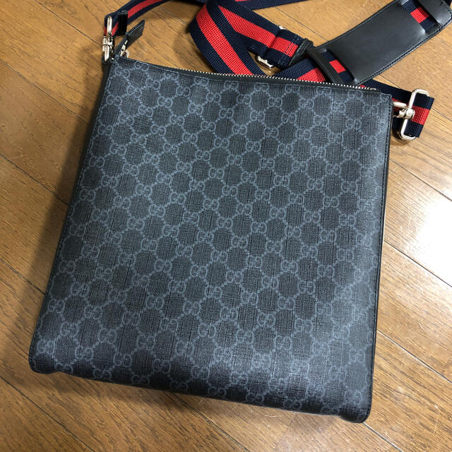 特売商品 GUCCI GGスプリームキャンパスメッセンジャーバック