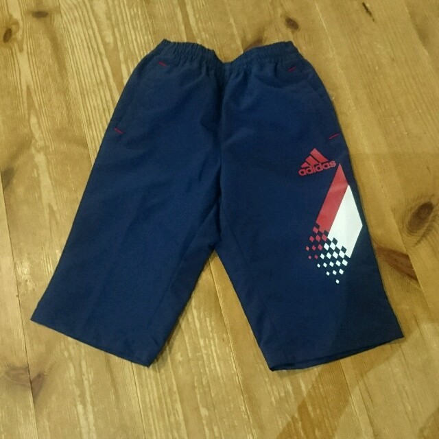 adidas(アディダス)のadidasハーフパンツ120 キッズ/ベビー/マタニティのキッズ服男の子用(90cm~)(パンツ/スパッツ)の商品写真